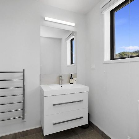 Whitby Townhouse Villa Porirua Exterior photo