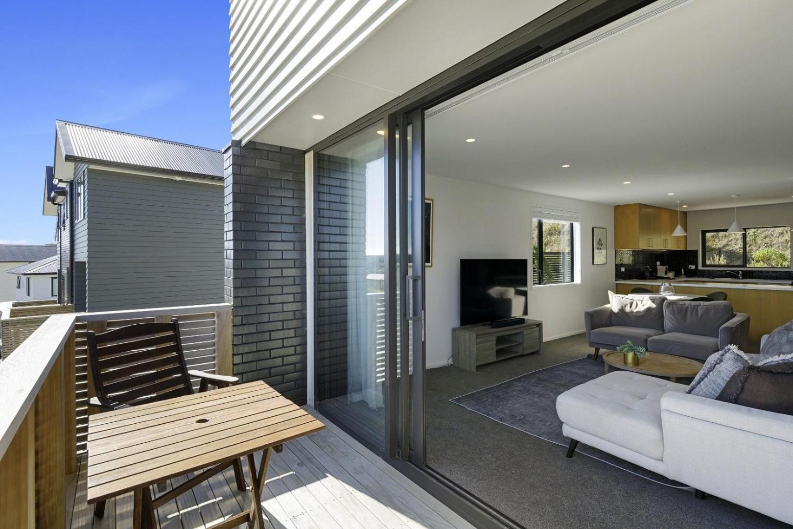Whitby Townhouse Villa Porirua Exterior photo